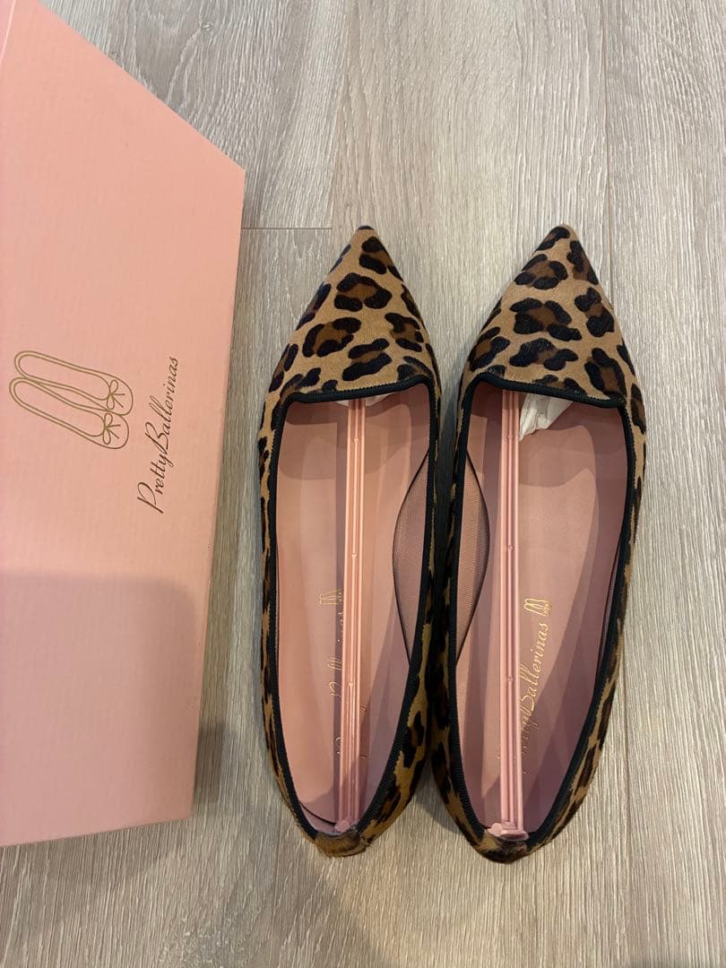 Pretty Ballerinas ヒョウ柄フラットシューズ