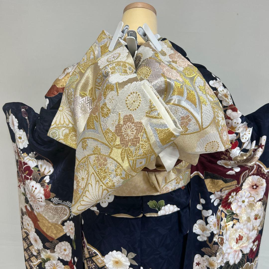 紺地の上品な牡丹や菊の金彩古典振袖セット