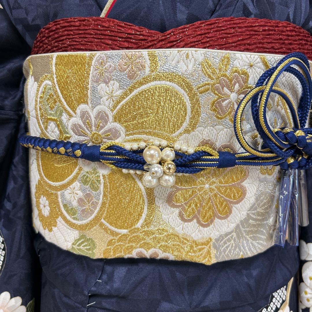 紺地の上品な牡丹や菊の金彩古典振袖セット