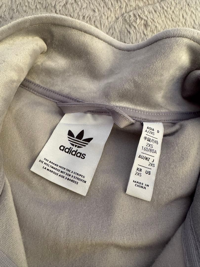 adidas グレー ベロア トラックジャケット