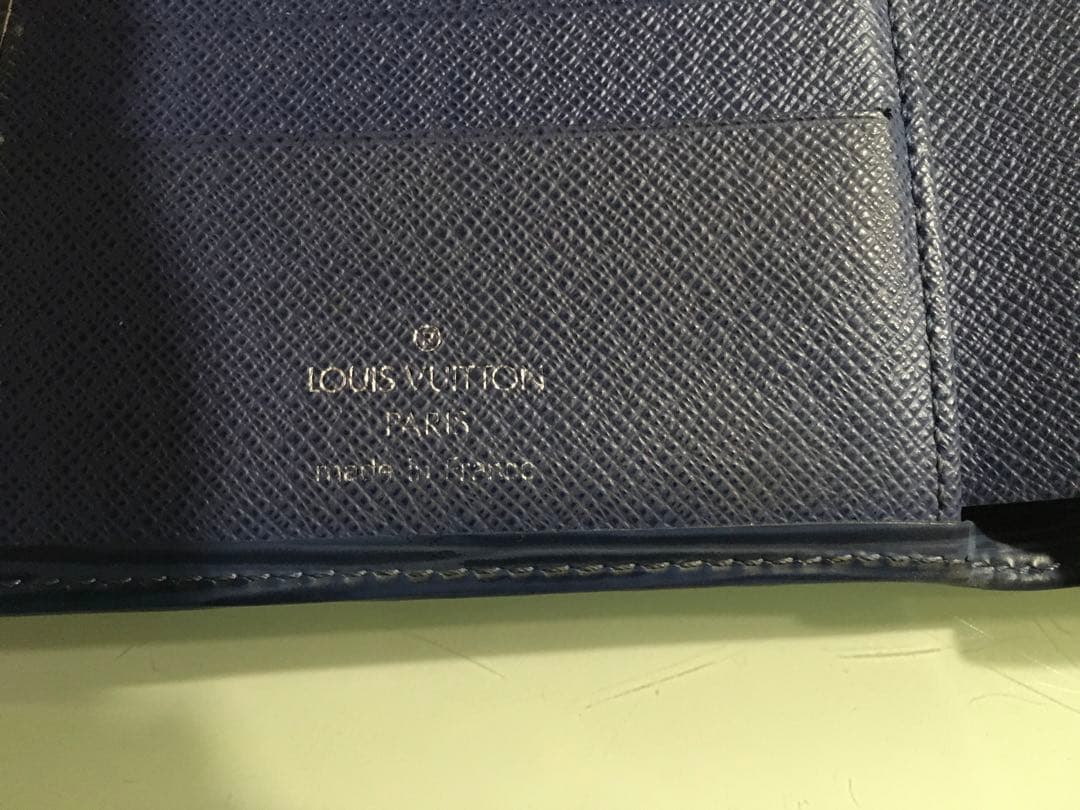 LOUIS VUITTON エピ　二つ折り財布