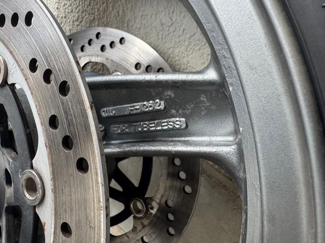 ZZR400Kフロントホイール