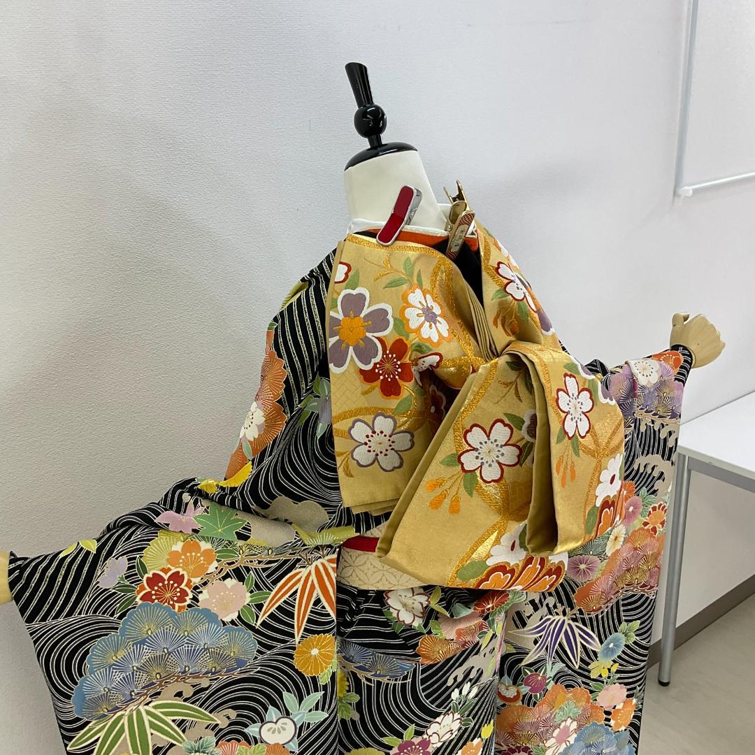 正絹お振袖　新品未仕立て品　サイズ自由　黒　本格友禅　お仕立て付き