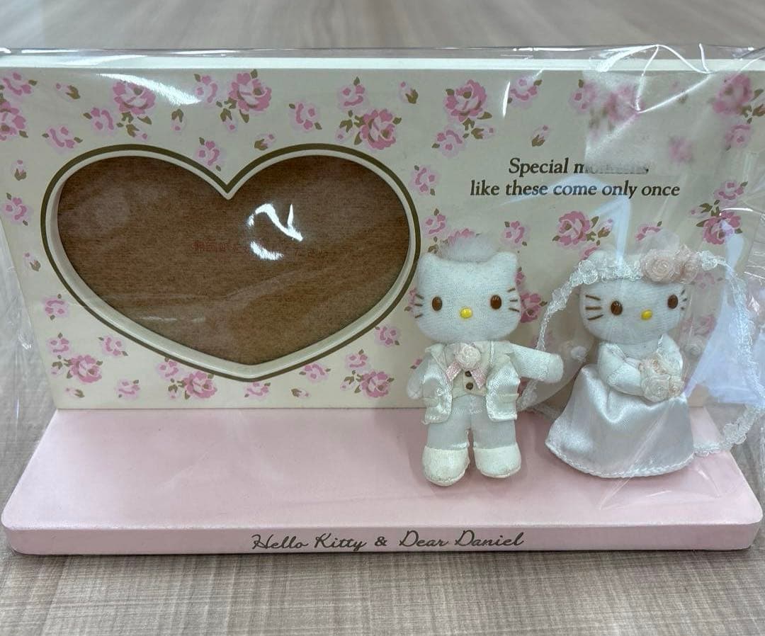 ハローキティ&ダニエル　ウェディング　ハートフォトフレーム　ウエルカムボード