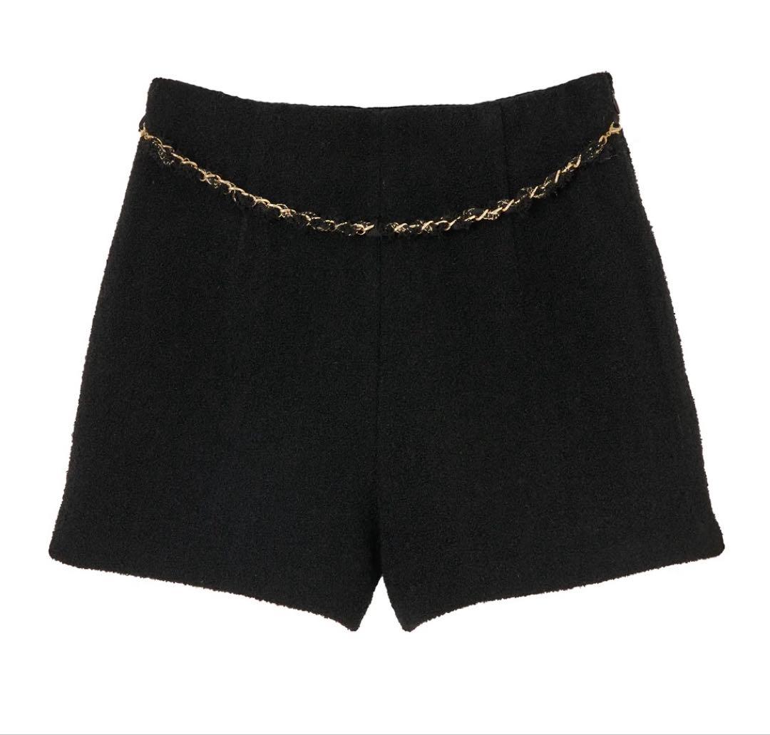 黒 チェーン付きハイウエストショートパンツ