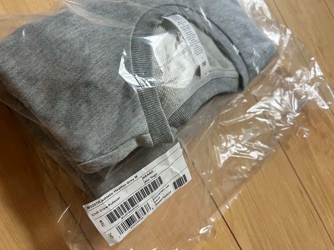 新品未使用　Alo Yoga スウェット　グレー M