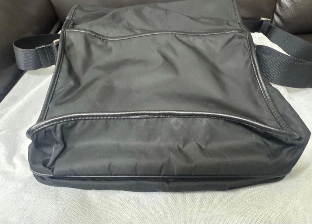 【正規品】PRADA ナイロンメッセンジャーショルダーバッグ　ユニセックス