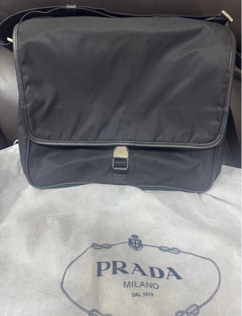 【正規品】PRADA ナイロンメッセンジャーショルダーバッグ　ユニセックス