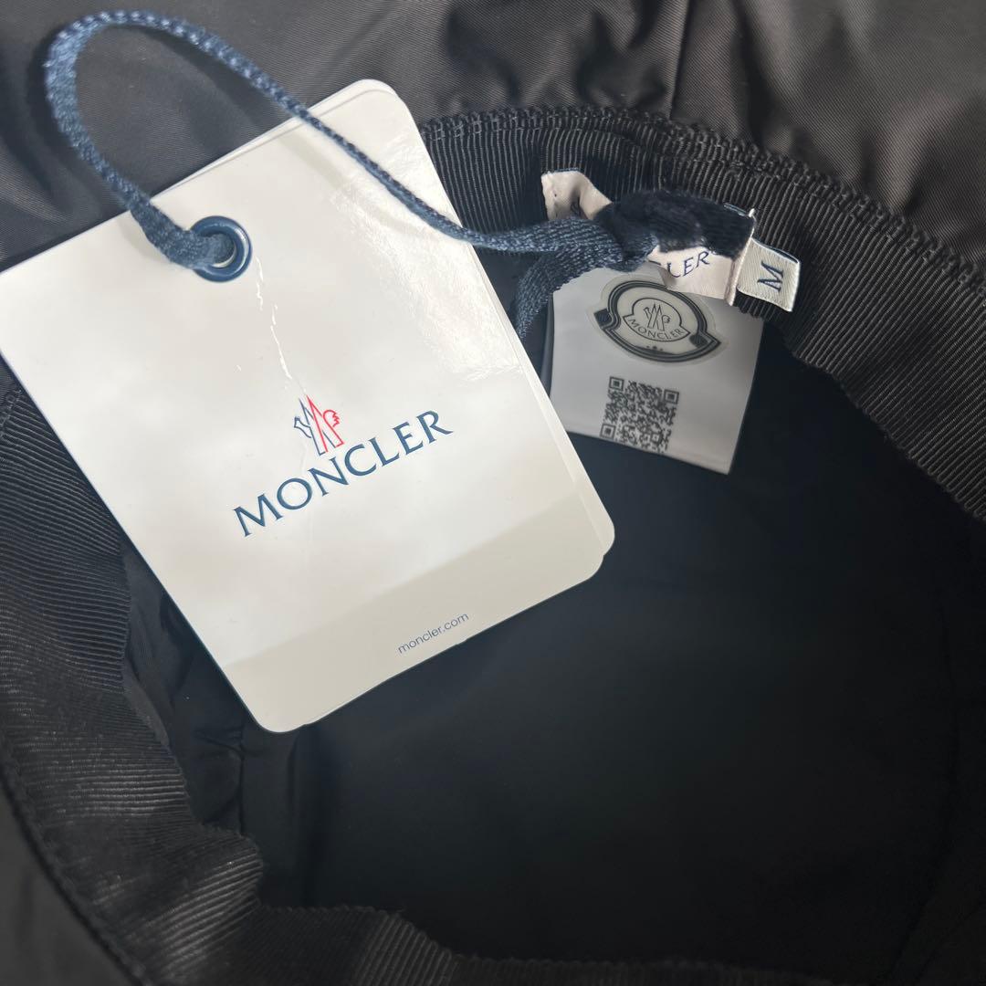 モンクレール　ナイロン バケットハット Mロゴ刺繍