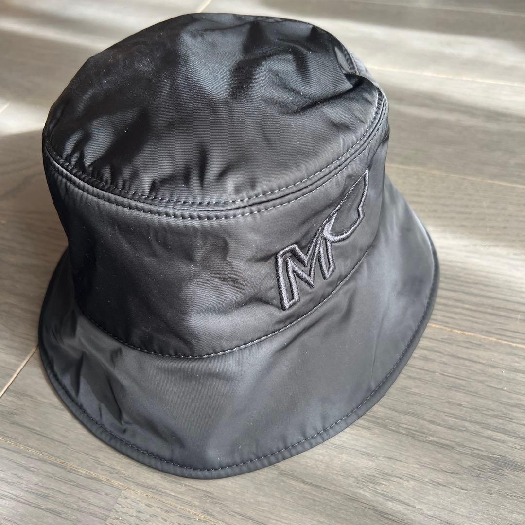 モンクレール　ナイロン バケットハット Mロゴ刺繍