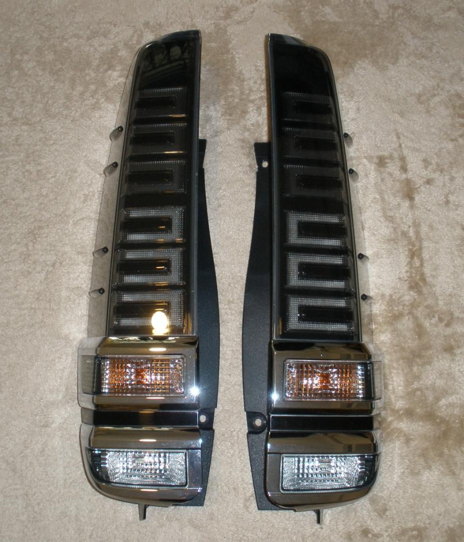 トヨタ純正　80系ヴォクシー　後期テールランプ　左右セット　ハーネス、バルフ付き