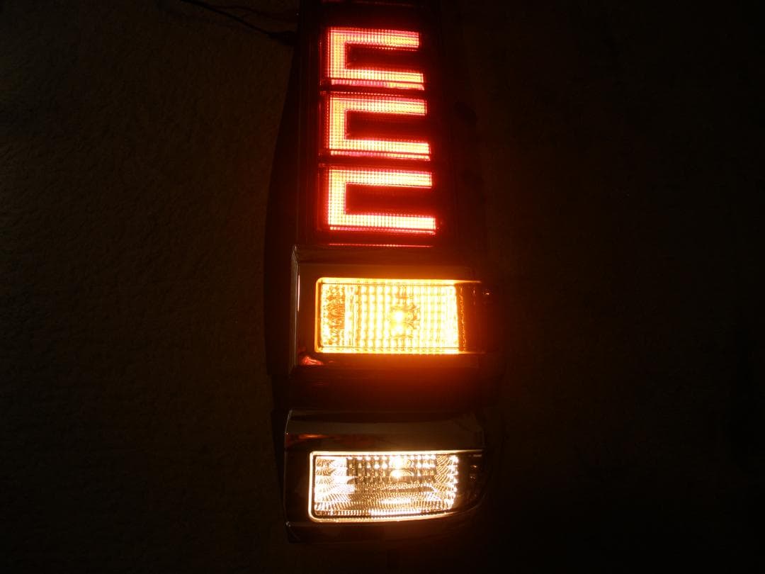 トヨタ純正　80系ヴォクシー　後期テールランプ　左右セット　ハーネス、バルフ付き