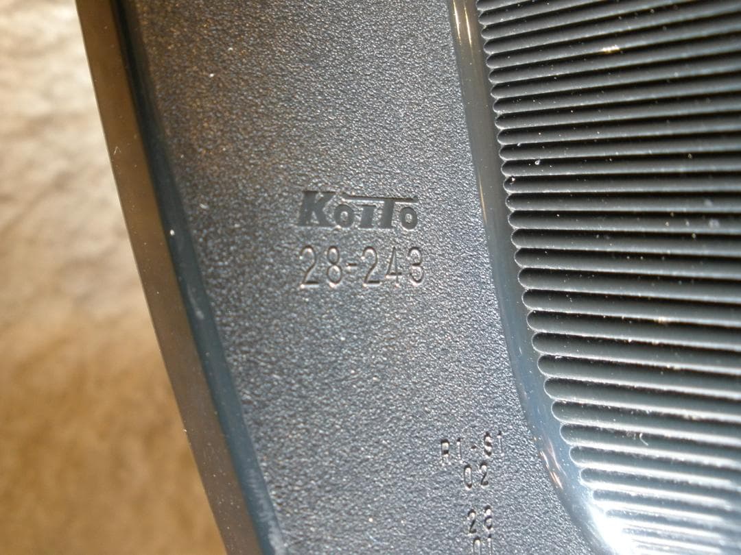 トヨタ純正　80系ヴォクシー　後期テールランプ　左右セット　ハーネス、バルフ付き