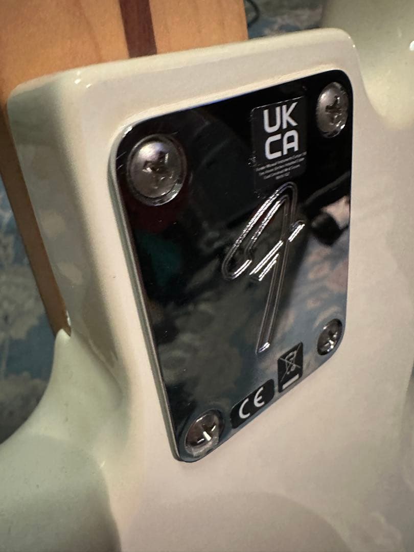 Fender Jazz Bass ホワイト 4弦エレキベース　フレットレス