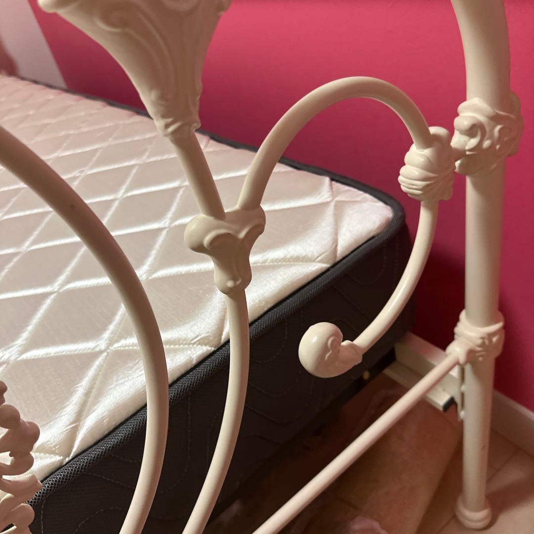 12月6日までお値下げ中　ローラアシュレイ　シングル　ベッドフレーム