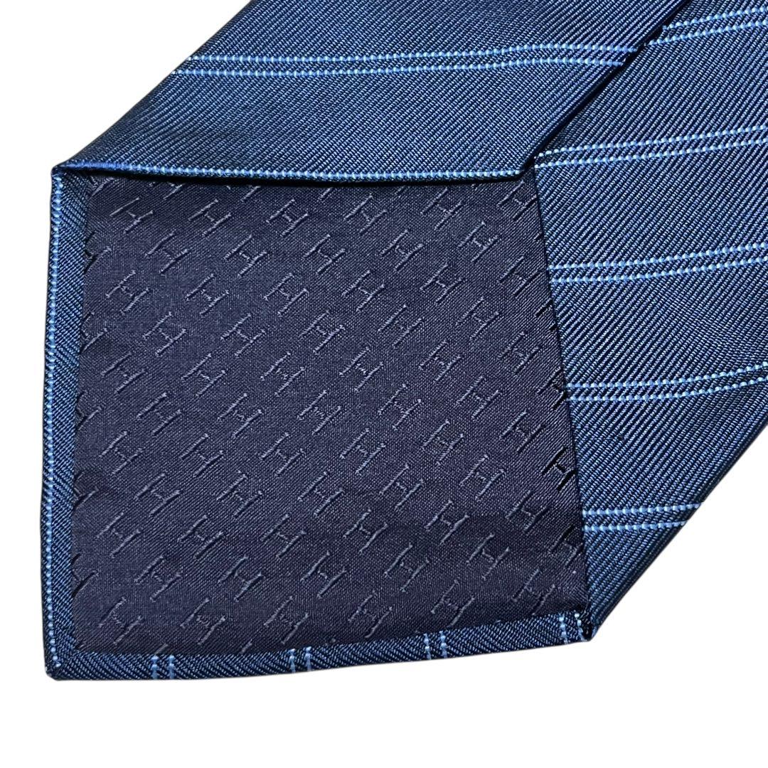 HERMES エルメス　高級ネクタイ　ネイビー　紺　織柄ストライプ　剣裏H柄