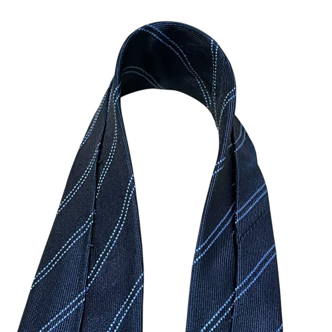 HERMES エルメス　高級ネクタイ　ネイビー　紺　織柄ストライプ　剣裏H柄