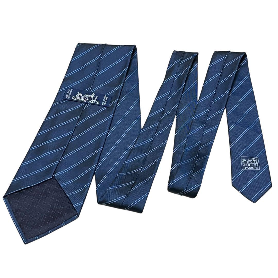 HERMES エルメス　高級ネクタイ　ネイビー　紺　織柄ストライプ　剣裏H柄
