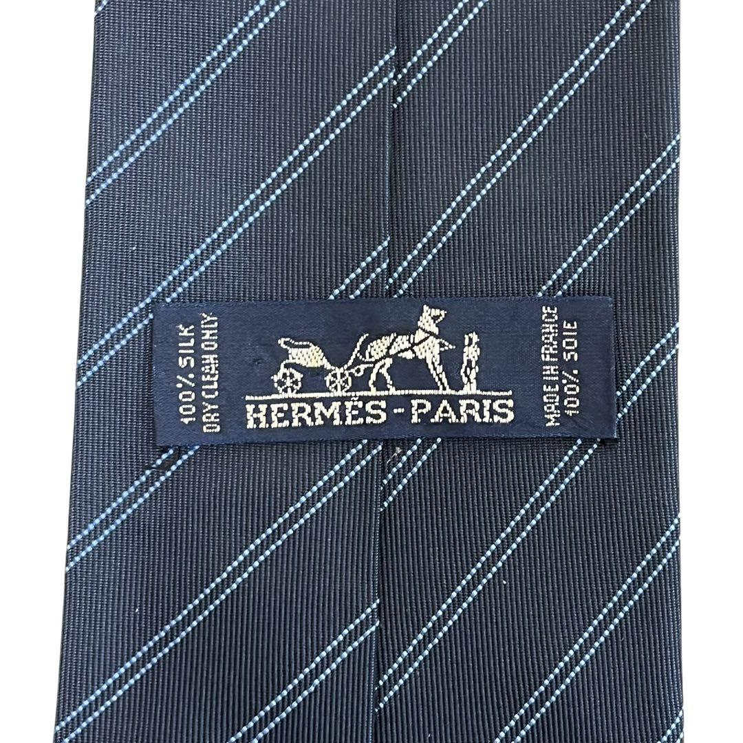 HERMES エルメス　高級ネクタイ　ネイビー　紺　織柄ストライプ　剣裏H柄