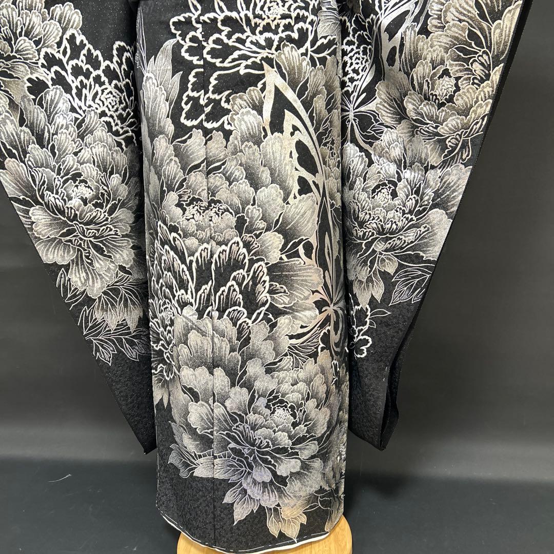 黒ラメシルバー　クール系牡丹に蝶の振袖フルセット