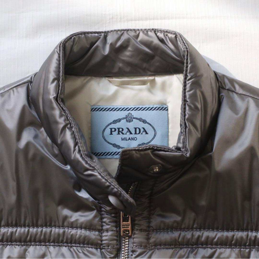 美品 PRADA プラダ ダウンベスト 三角プレート ベージュ グレー