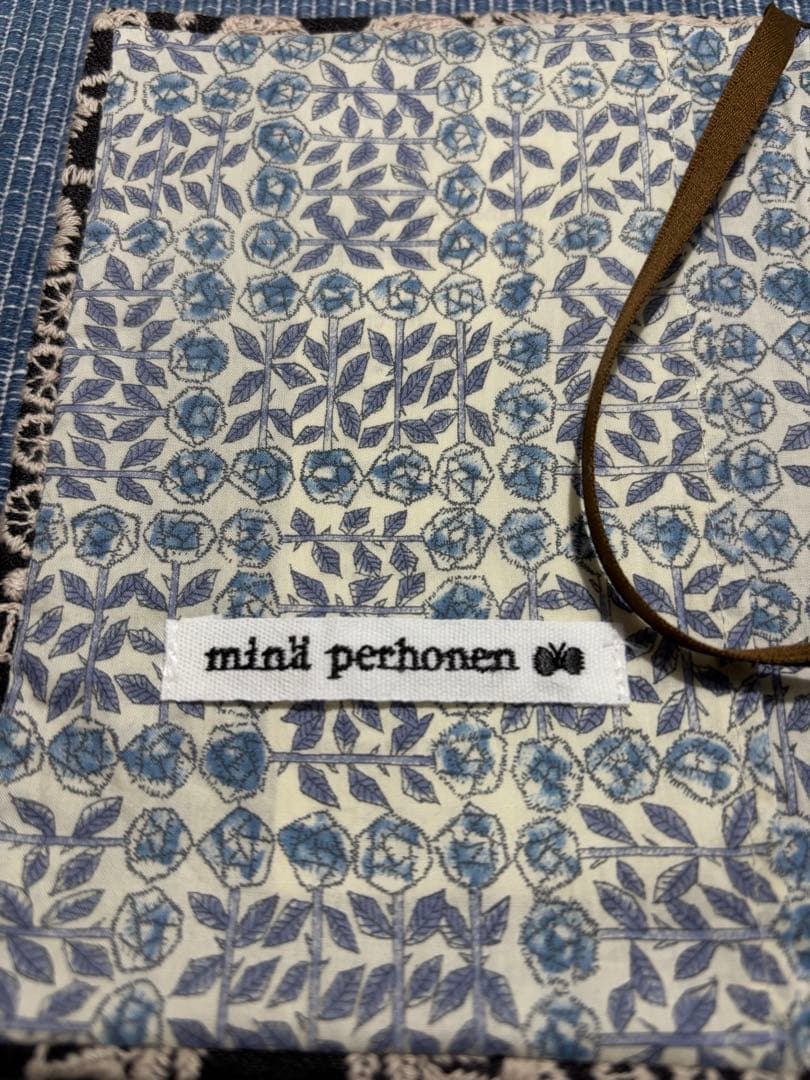 ミナペルホネンブックカバー　forest tile