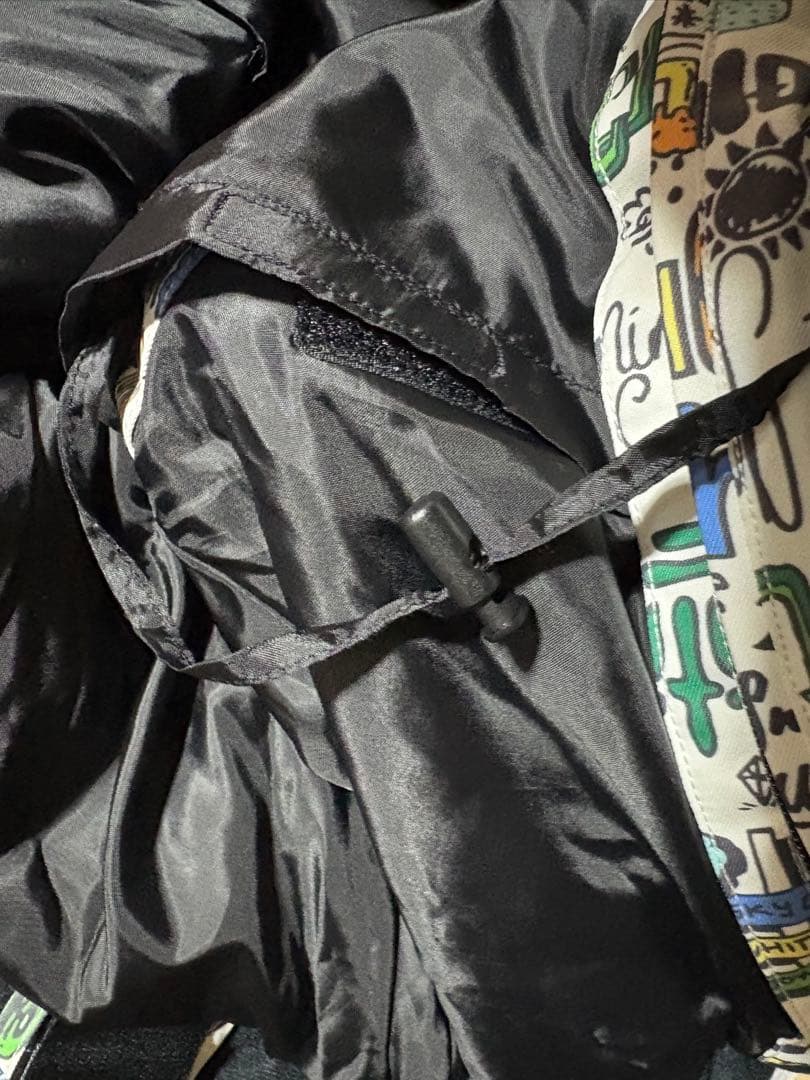 美品　子供用スキーウェアセット（ジャケット・パンツ・手袋）　140