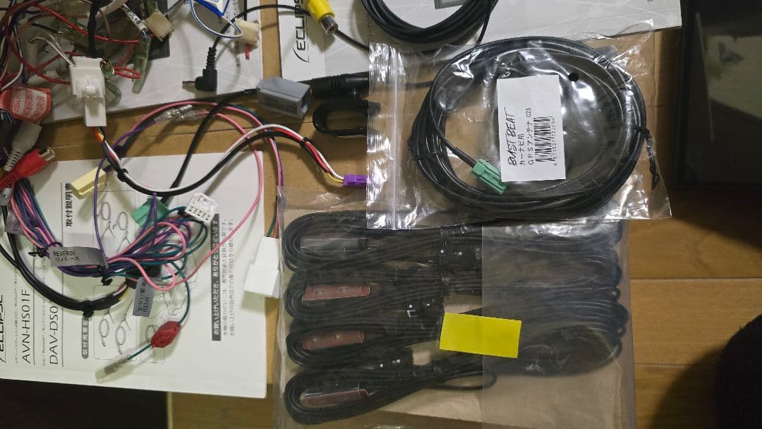 専用 イクリプス AVN-HS01F カーナビ10.1型フローティング画面に線傷