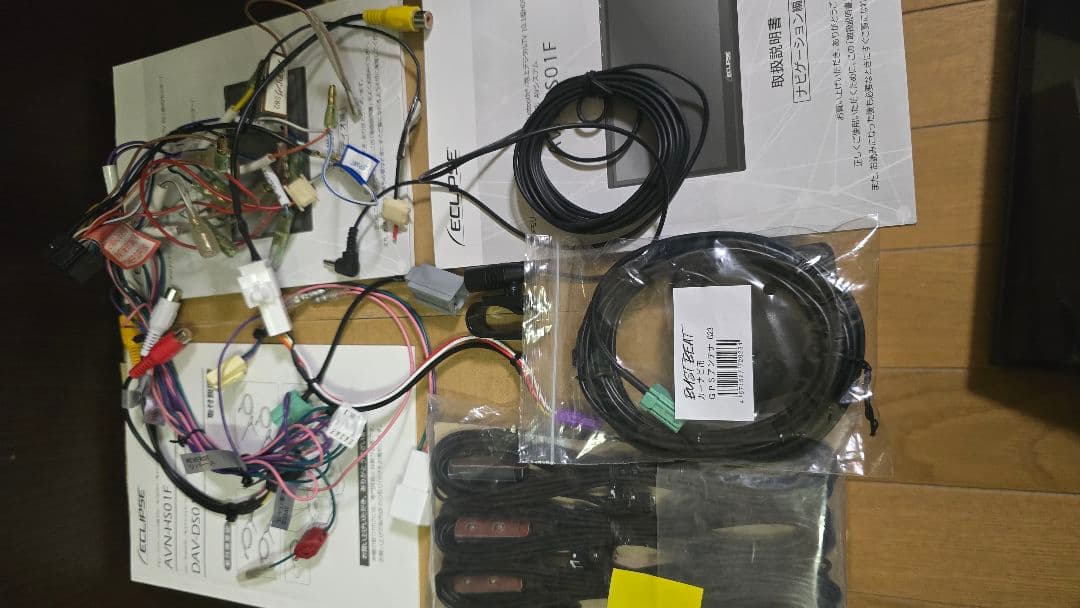 専用 イクリプス AVN-HS01F カーナビ10.1型フローティング画面に線傷