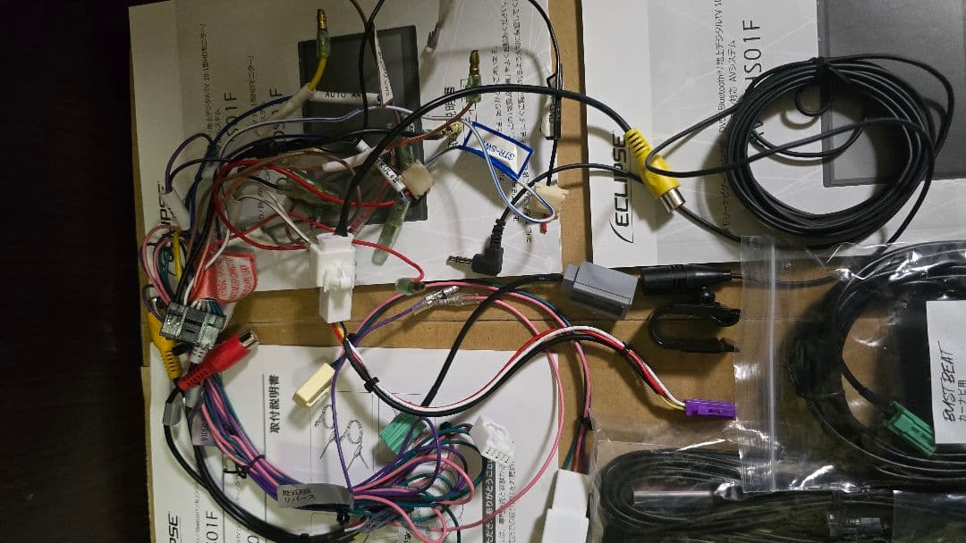 専用 イクリプス AVN-HS01F カーナビ10.1型フローティング画面に線傷