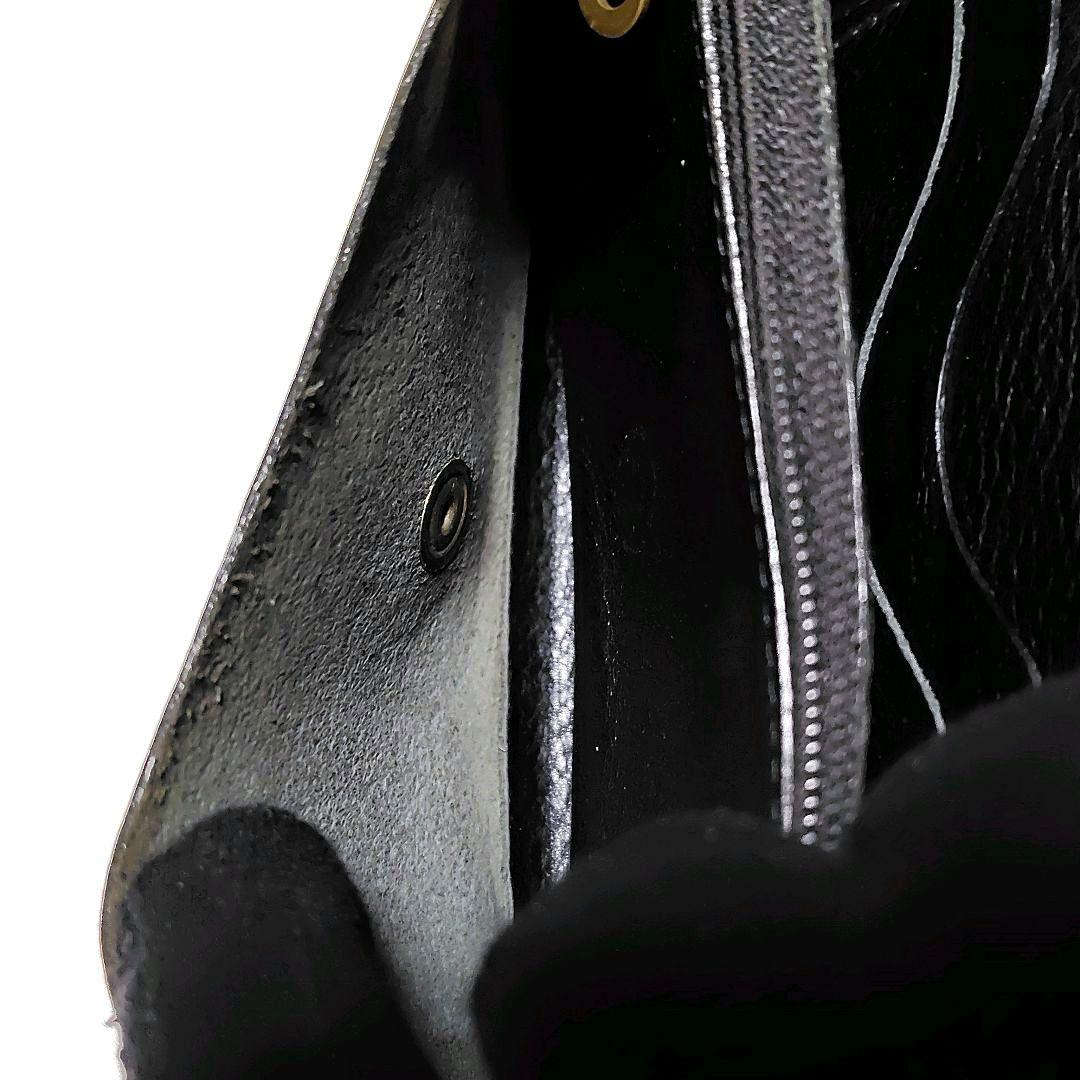 イルビゾンテ　折り財布　黒　レザー　ロゴ型押し　金ボタン