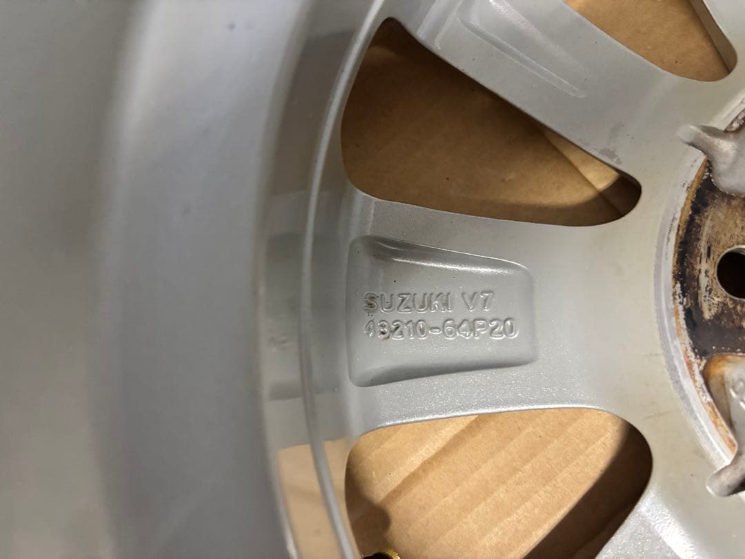 エブリィワゴンDA17W 純正アルミホイール　4本