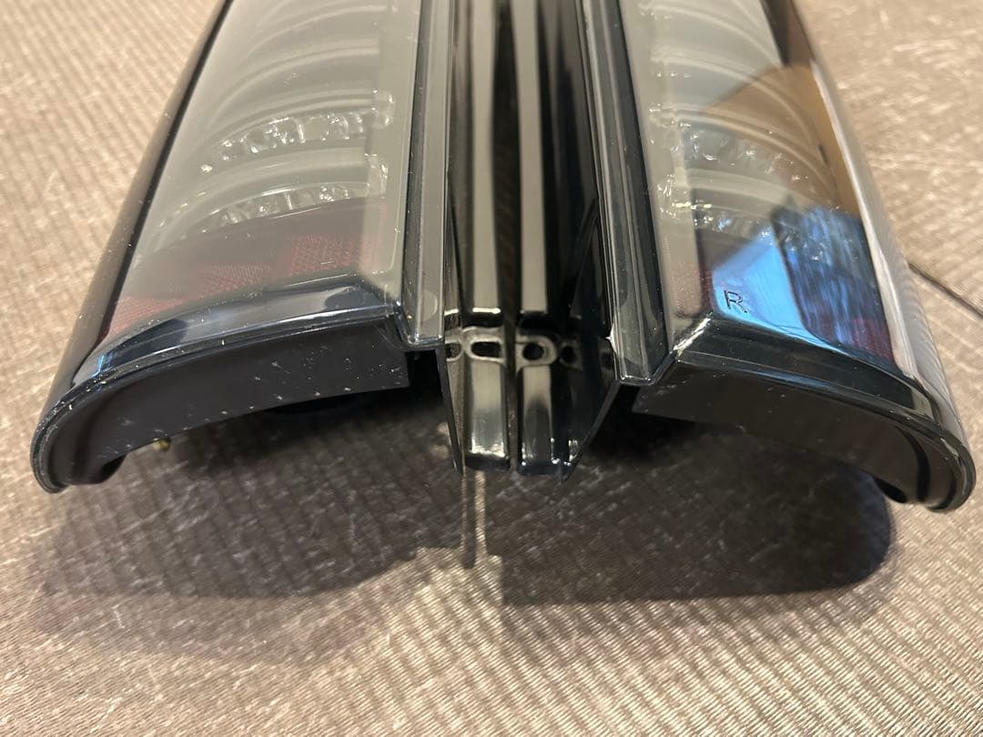 ハイエース　テールライト　LEDスモーク