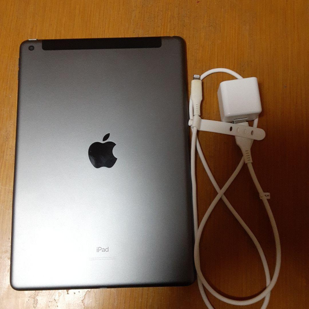 し*う様 Apple iPad スペースグレー 本体第８世代 充電器付