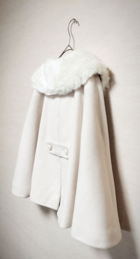 LIZ LISA　リボンビジュー釦ファー襟ケープコート　０