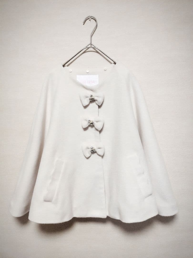 LIZ LISA　リボンビジュー釦ファー襟ケープコート　０