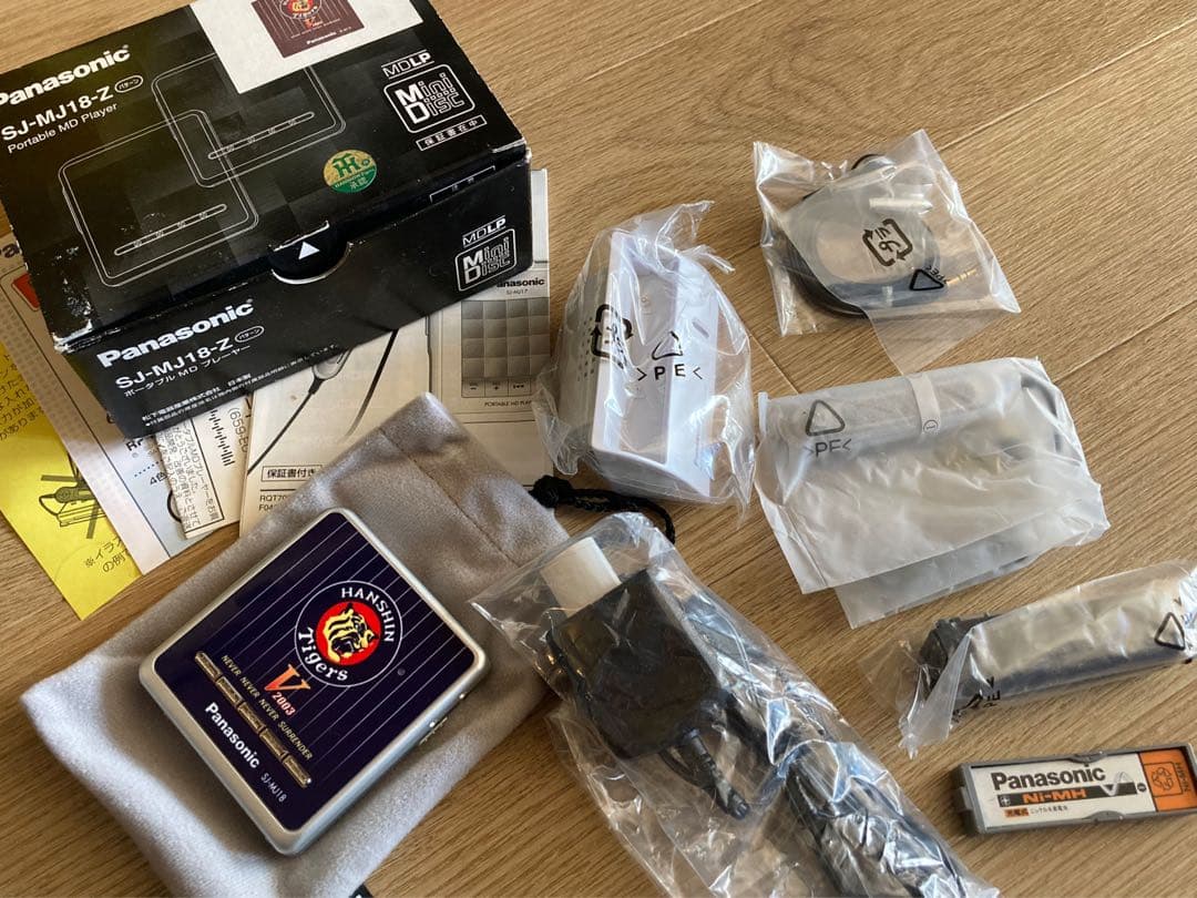 未使用品 阪神タイガース 2003年優勝記念 ポータブルMDプレーヤー