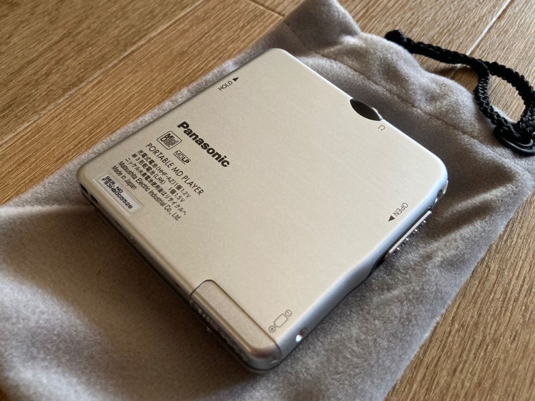 未使用品 阪神タイガース 2003年優勝記念 ポータブルMDプレーヤー