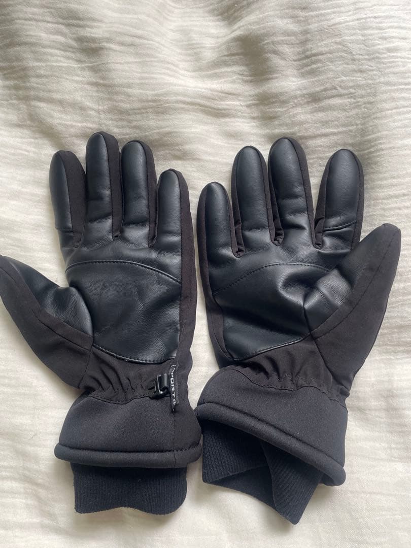 スキーウェア上下にグローブとゴーグル