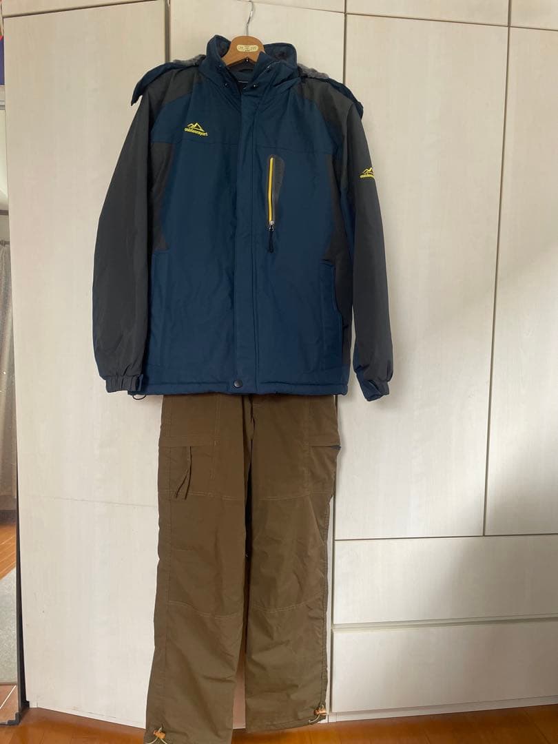 スキーウェア上下にグローブとゴーグル