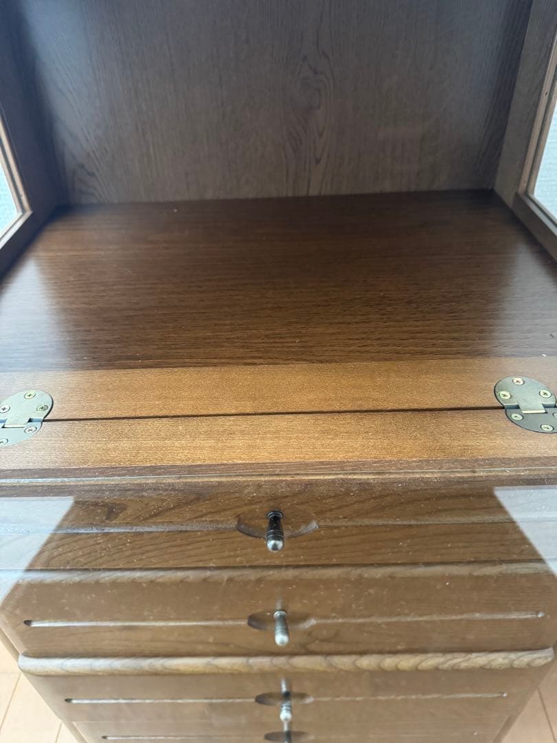 も*ん様 カリモク 木製 4段チェスト 上部ガラス扉付き