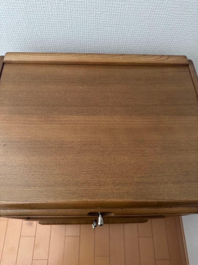 も*ん様 カリモク 木製 4段チェスト 上部ガラス扉付き