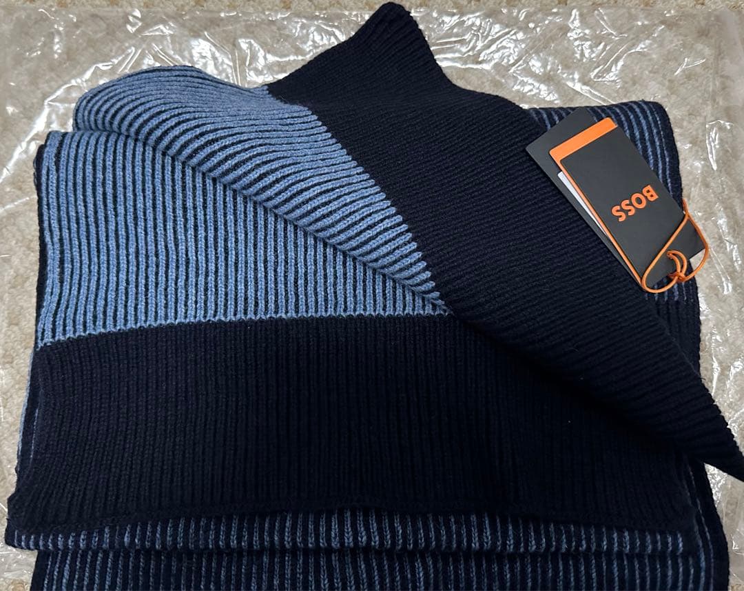 BOSS マフラー NEWデザイン 【新品未使用】✨✨