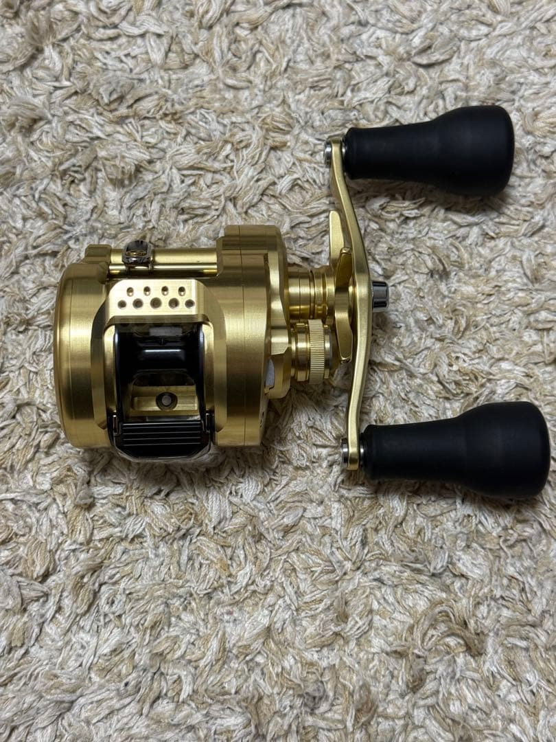 美品　23 カルカッタコンクエストMD 300XGLH 右巻き シマノ