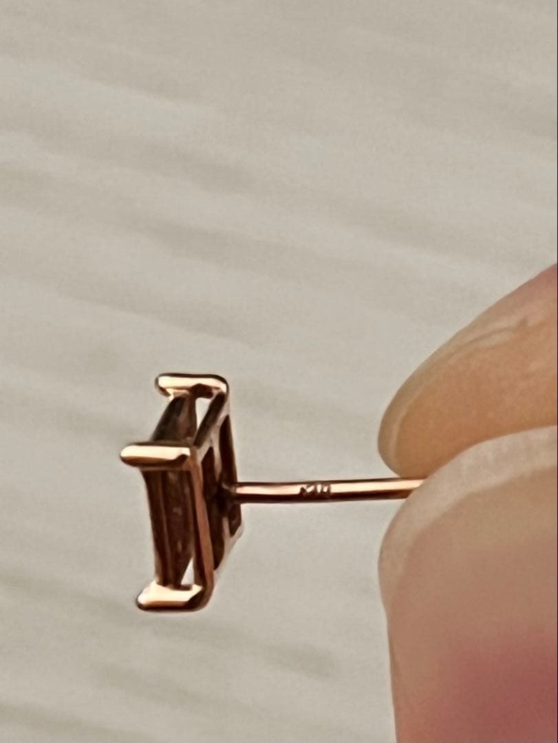 AVALANCHE 10K 天然ダイヤモンド スクエア型 ピアス