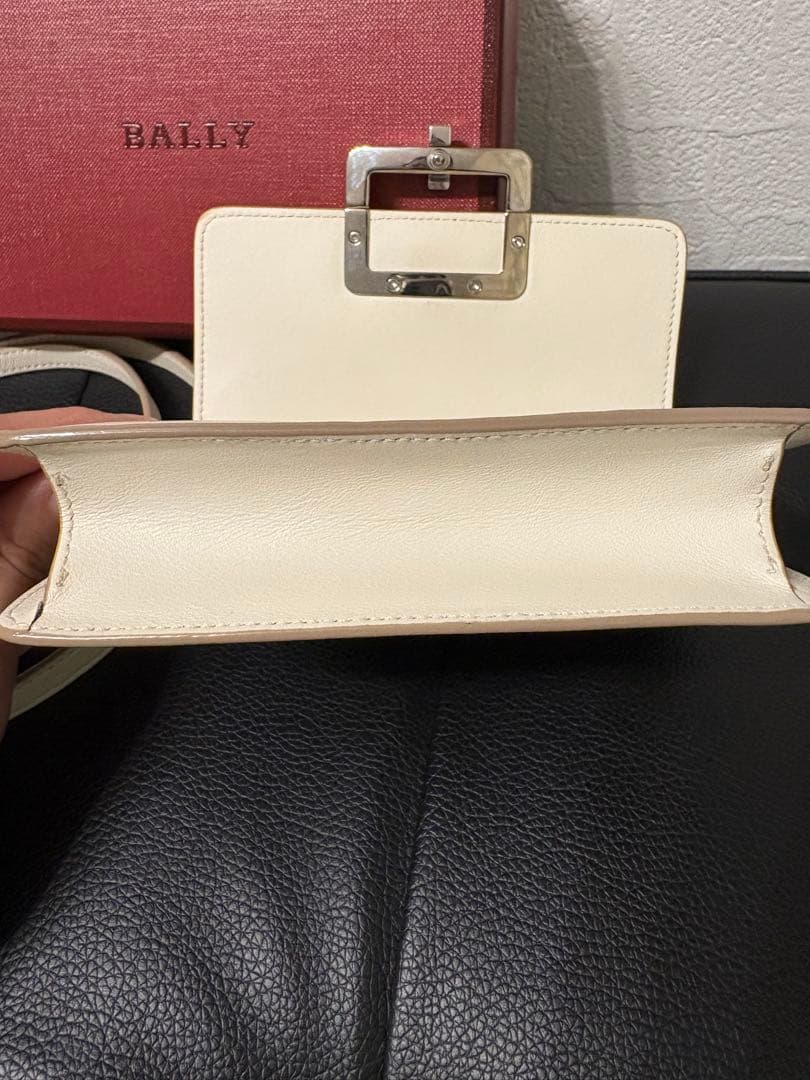 美品BALLY バリー　ミニ財布　ショルダーバッグ　クリスタルミニショルダー