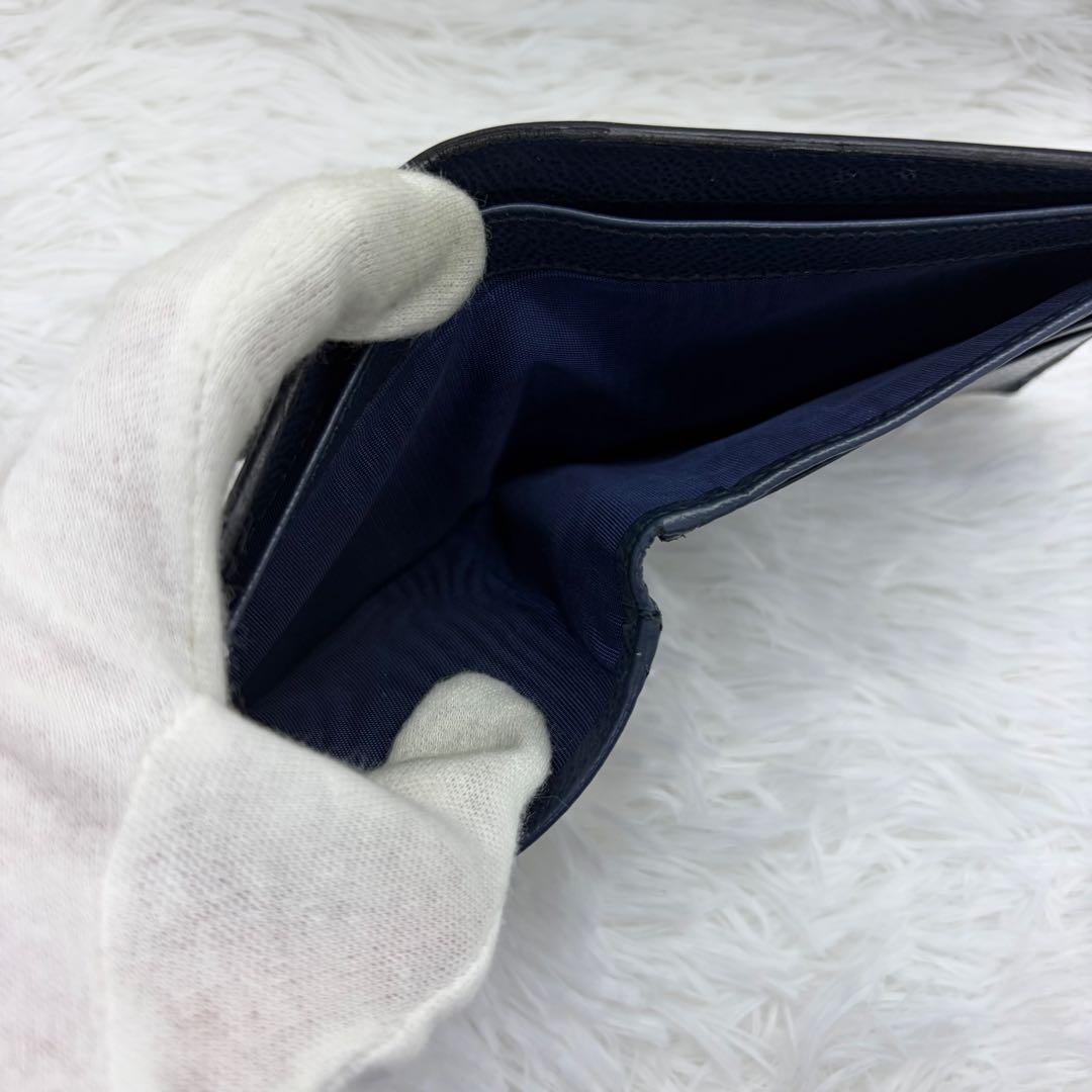 美品✨プラダ 二つ折り サフィアーノ 三角ロゴ 折り財布 レザー シボ革 紺