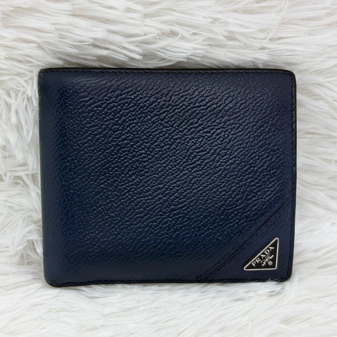 美品✨プラダ 二つ折り サフィアーノ 三角ロゴ 折り財布 レザー シボ革 紺