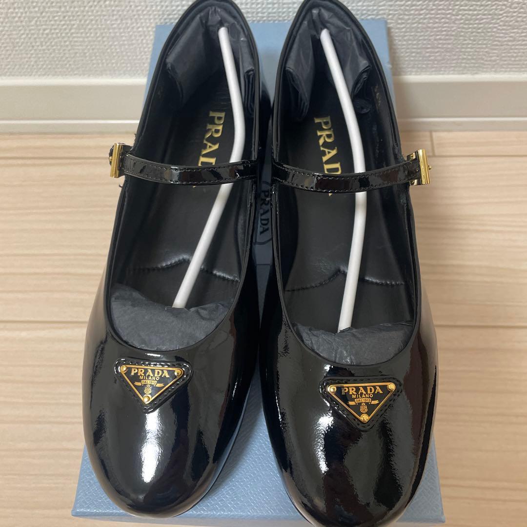 新品 PRADA レザー フラットシューズ