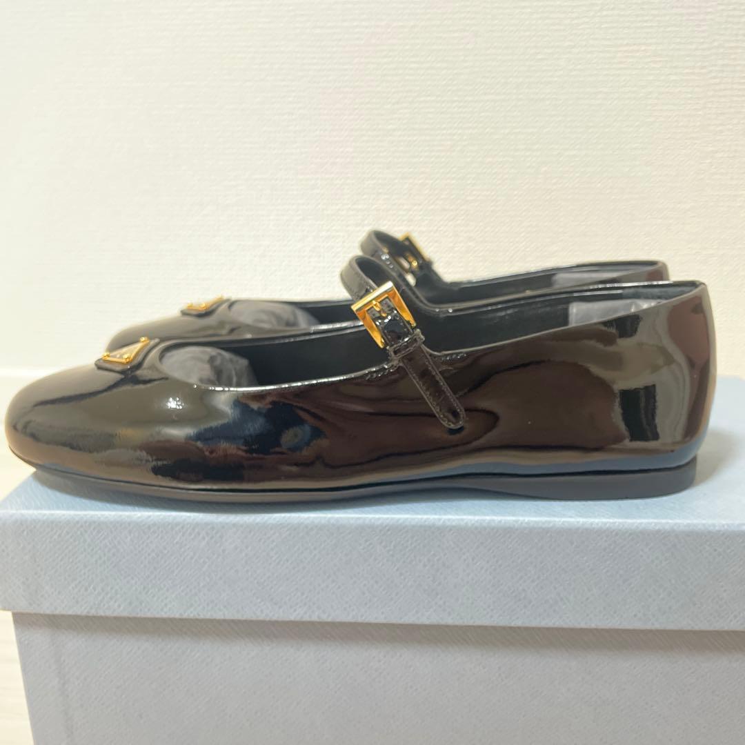 新品 PRADA レザー フラットシューズ
